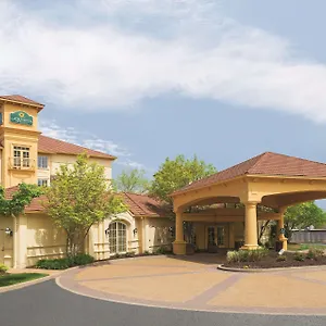 La Quinta By Wyndham St. Louis Westport Hotel
