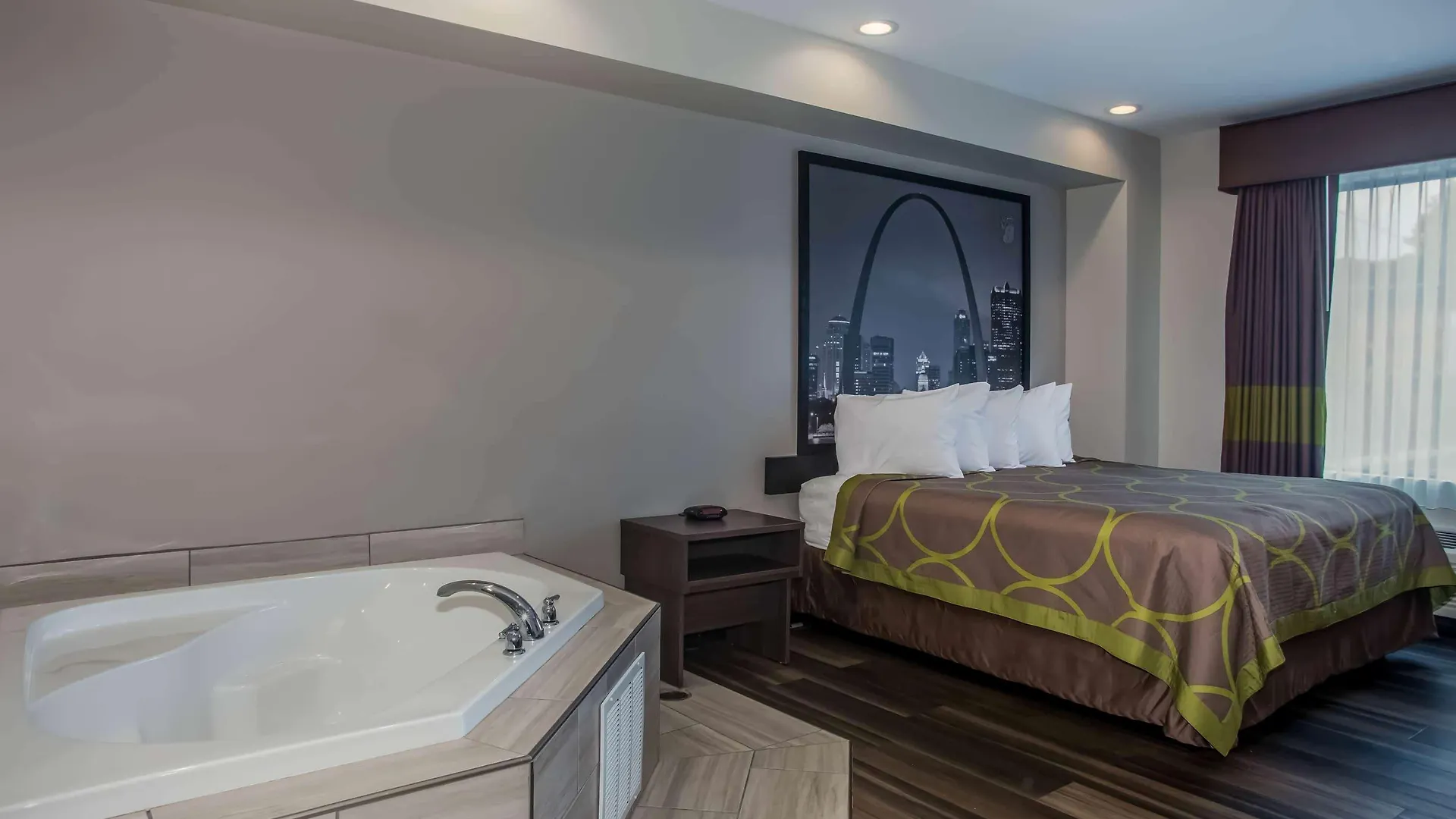 Super 8 By Wyndham St. Louis North Hotel