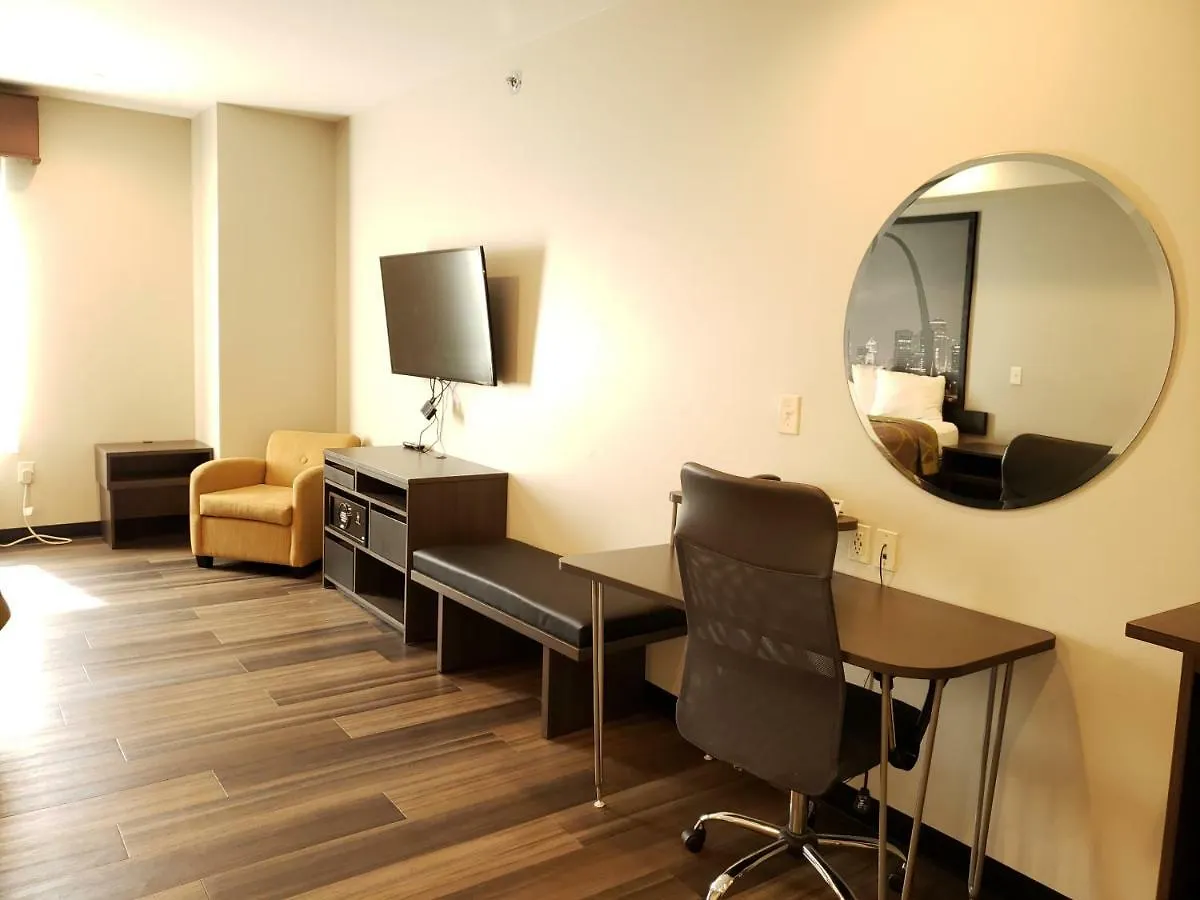 Super 8 By Wyndham St. Louis North Hotel