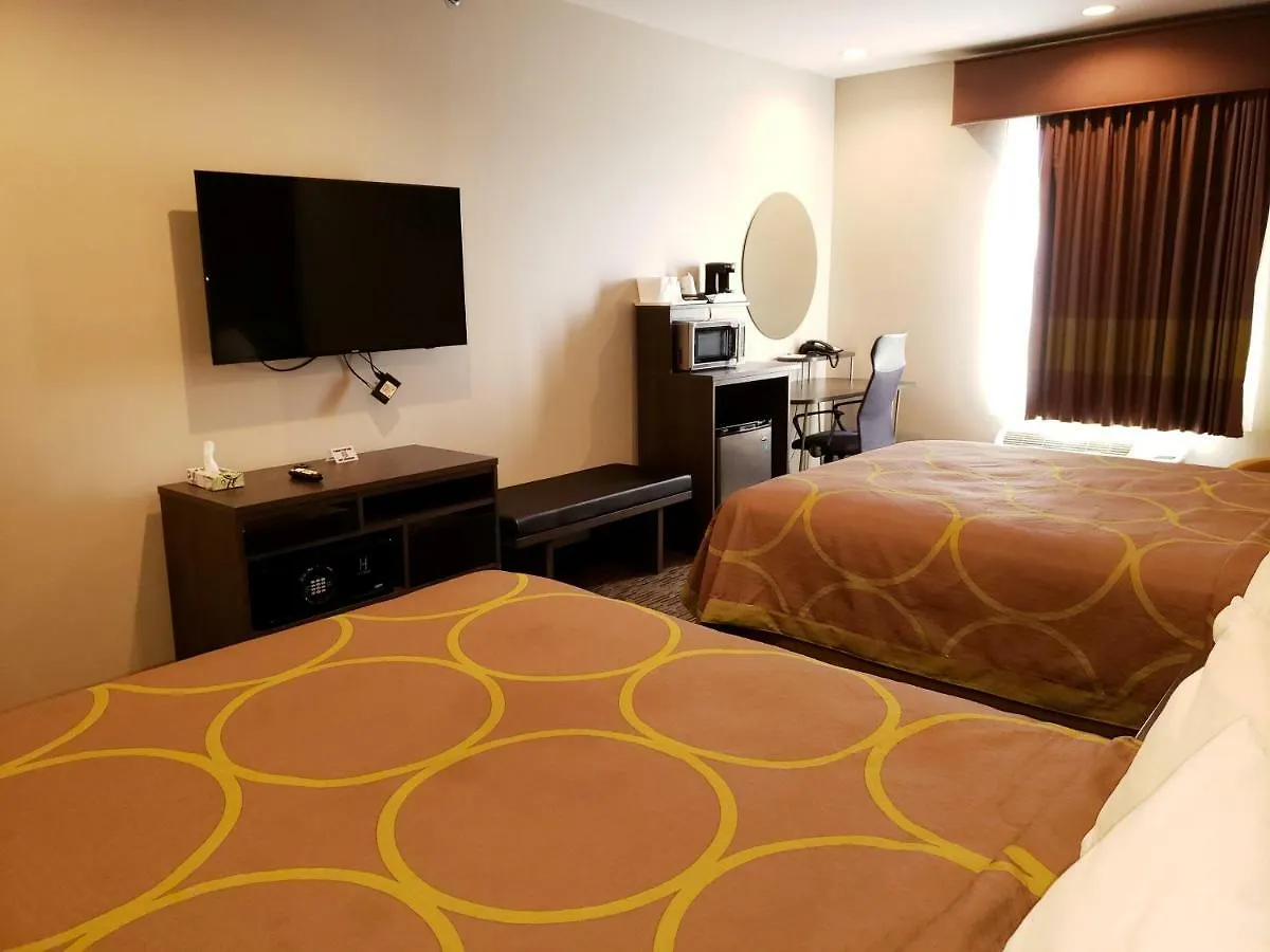 Super 8 By Wyndham St. Louis North Hotel