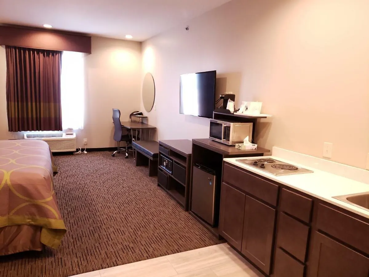 Super 8 By Wyndham St. Louis North Hotel