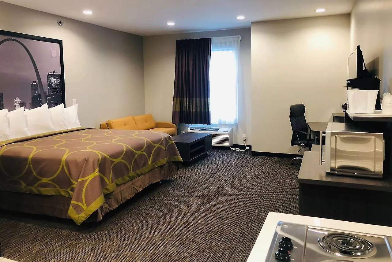 Super 8 By Wyndham St. Louis North Hotel